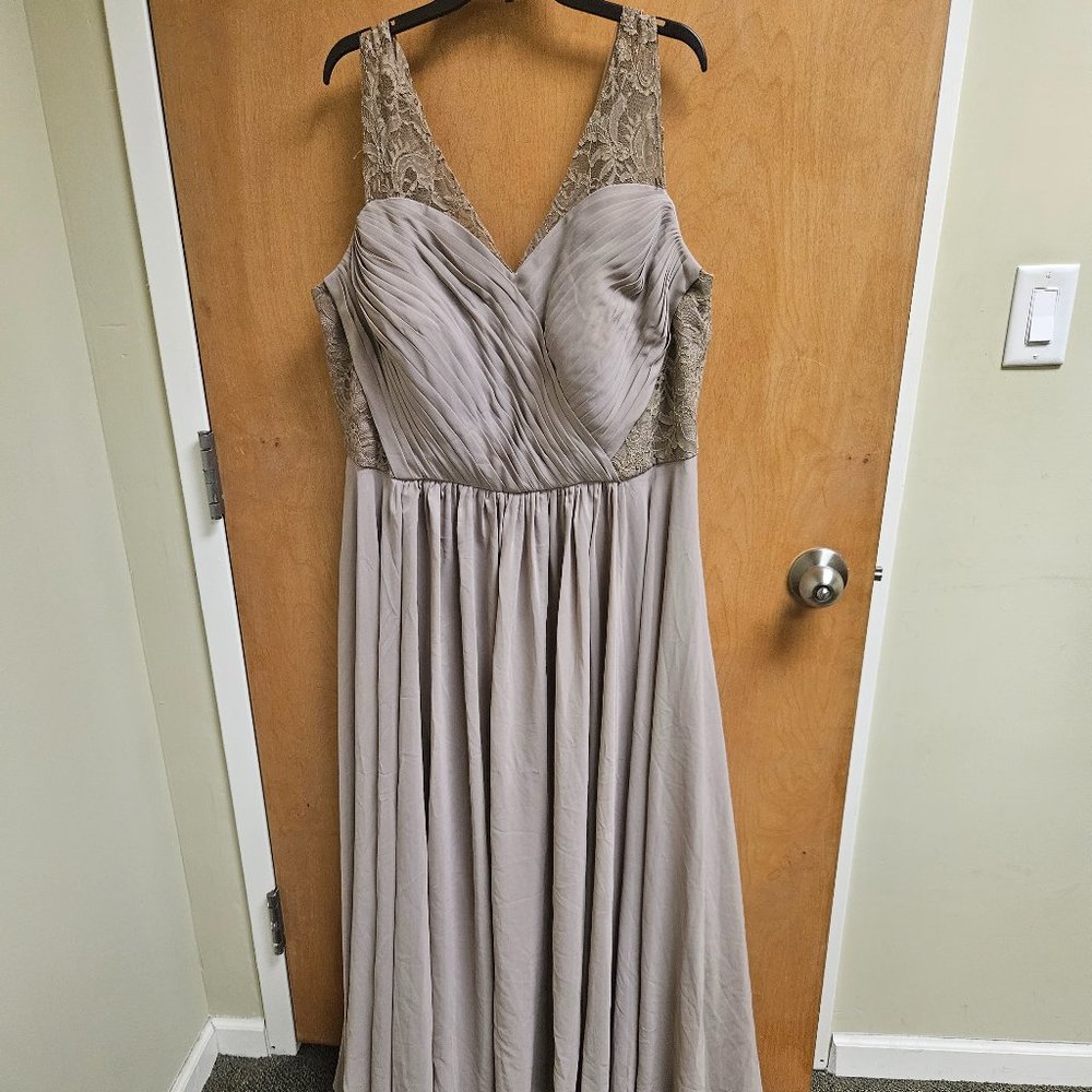 Long formal Gown JJ House Size 22